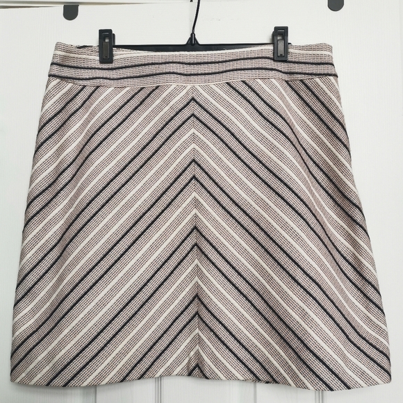 🌻2/$25🌻Ann Taylor's Loft Multi Colour  Chevron Tweed Mini Skirt - Picture 2 of 7